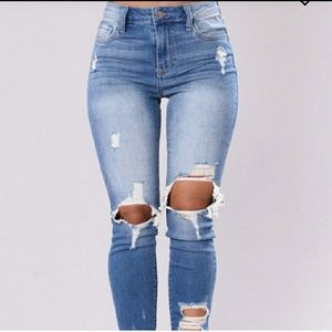Fashion Nova distressed boyfriend jeans